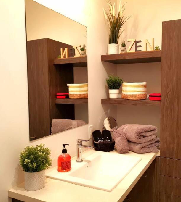Penthouse With Free Indoor Parking Downtown Apartment ควิเบกซิตี้ ภายนอก รูปภาพ