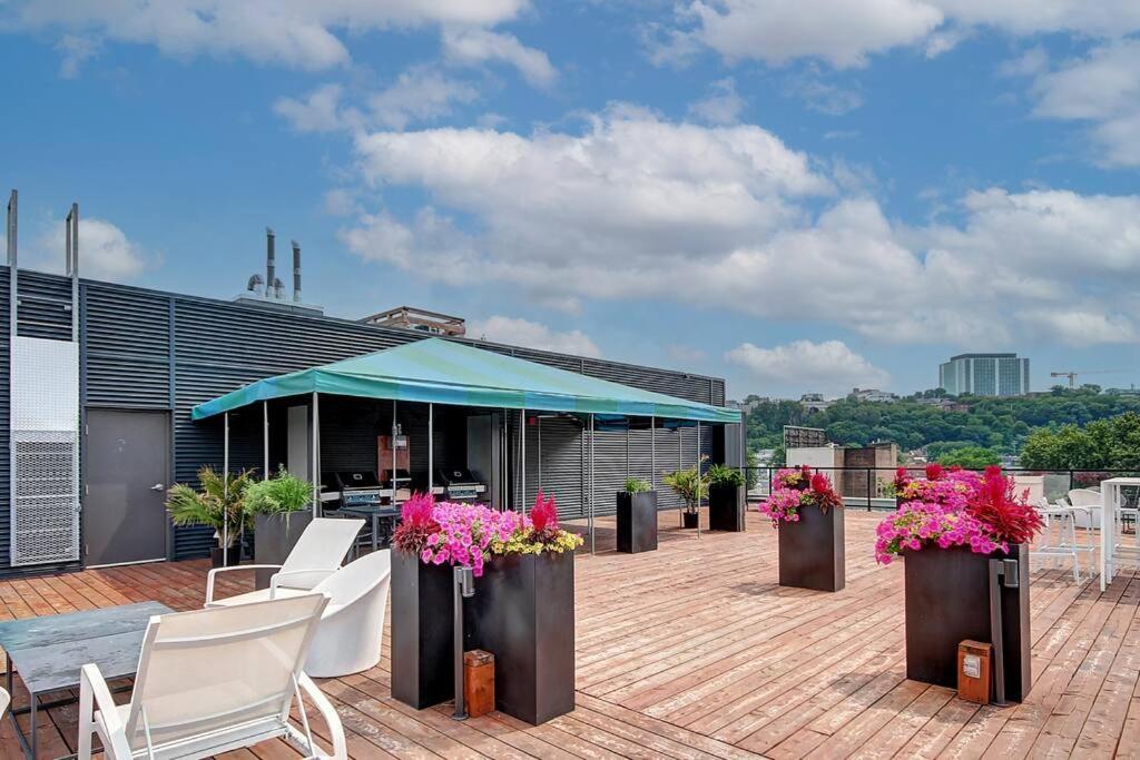 Penthouse With Free Indoor Parking Downtown Apartment ควิเบกซิตี้ ภายนอก รูปภาพ