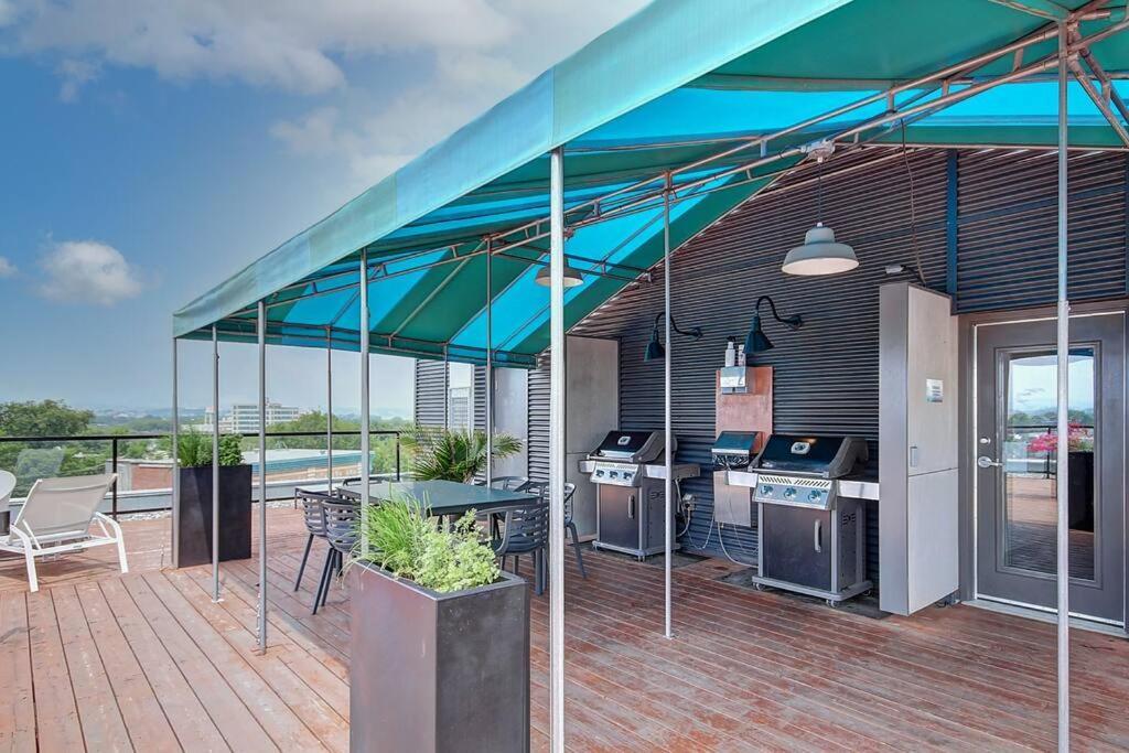Penthouse With Free Indoor Parking Downtown Apartment ควิเบกซิตี้ ภายนอก รูปภาพ